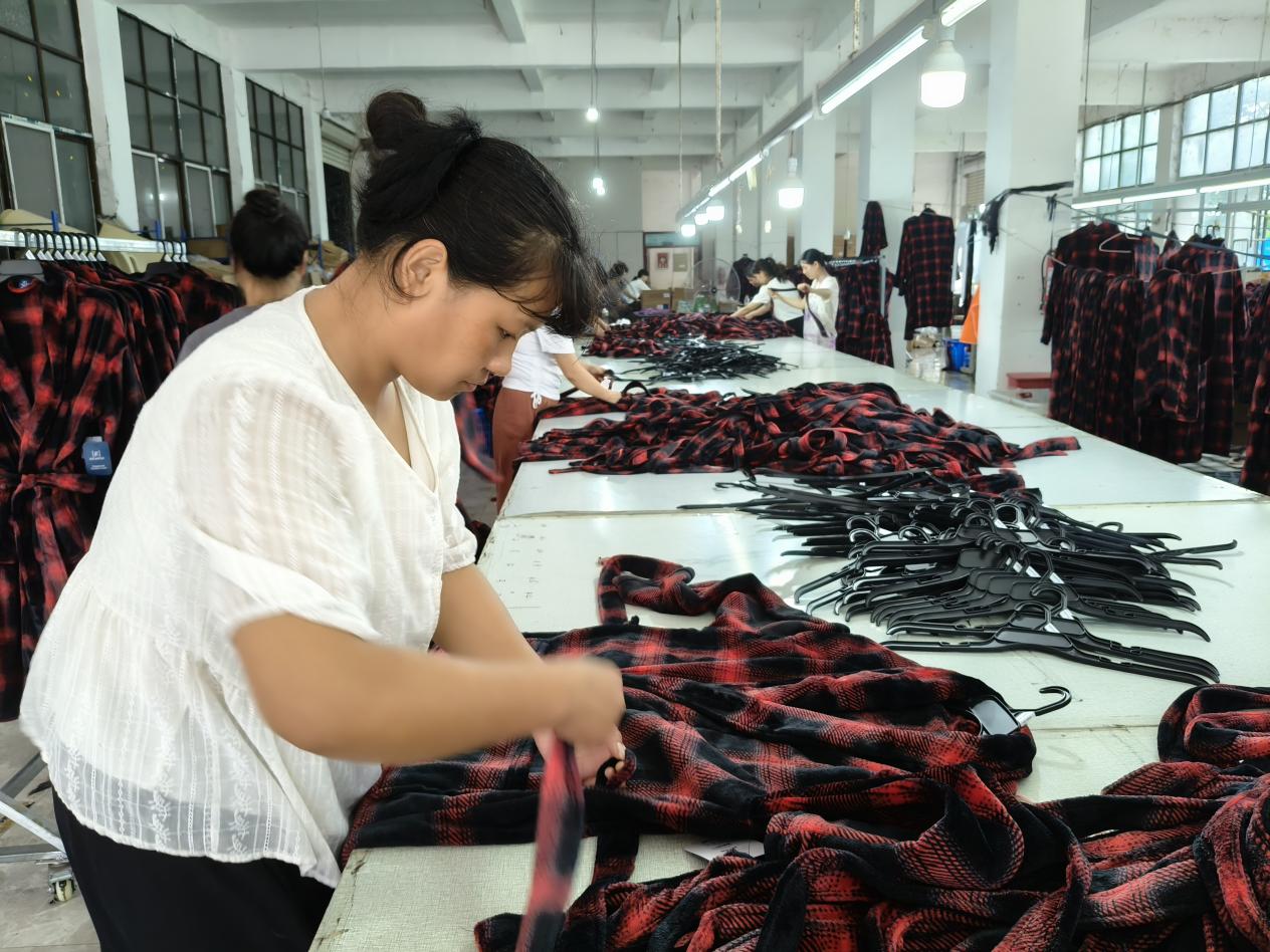 亳州市譙城區(qū)淝河鎮(zhèn) 鄉(xiāng)村服裝廠帶動致富新希望